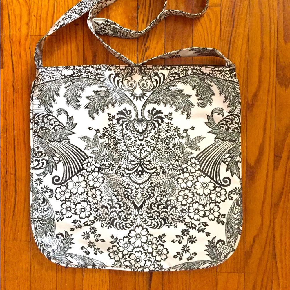 Patterned shoulder bag